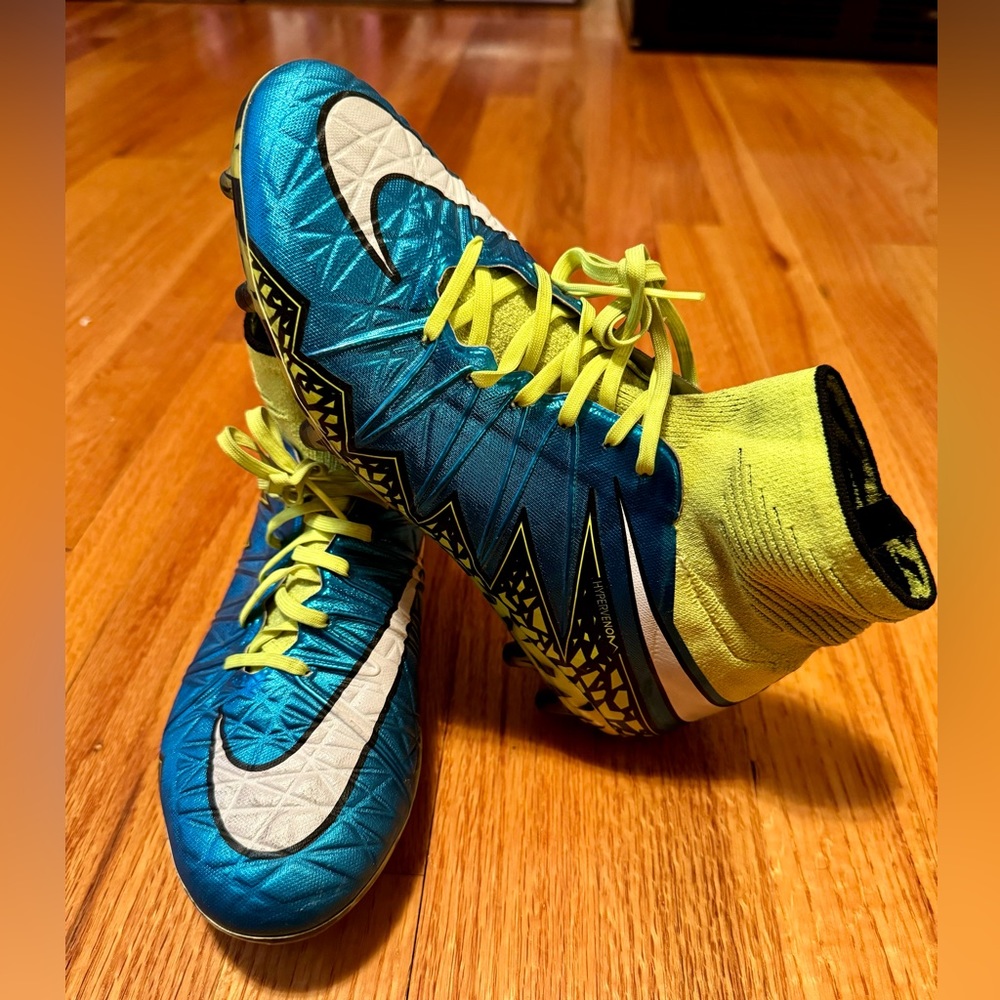 Nike Hyper Venom Firm-Ground Soccer Cleat. Men’s 6.5 / Women’s 7.5